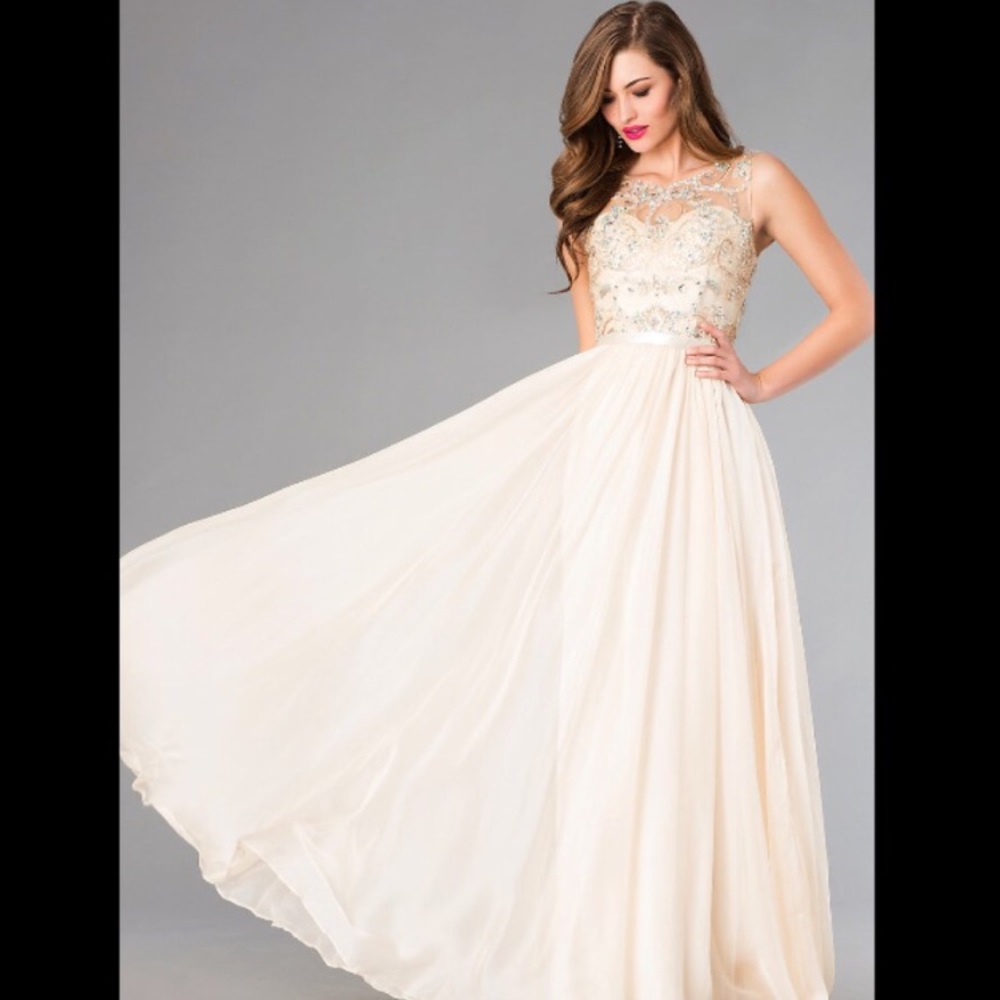Promgirl champagne dress